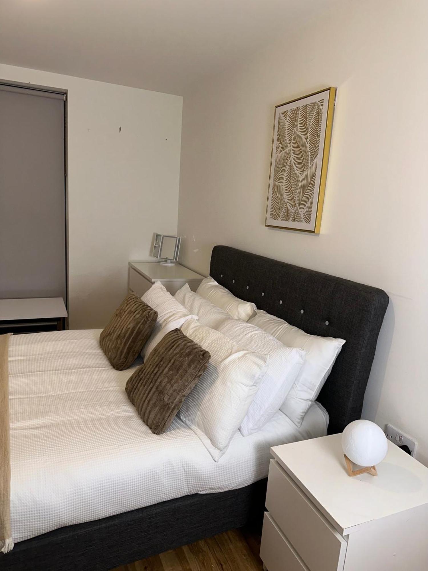 Luxury 2-Bed High-Rise In Manchester With Parking Exterior photo
