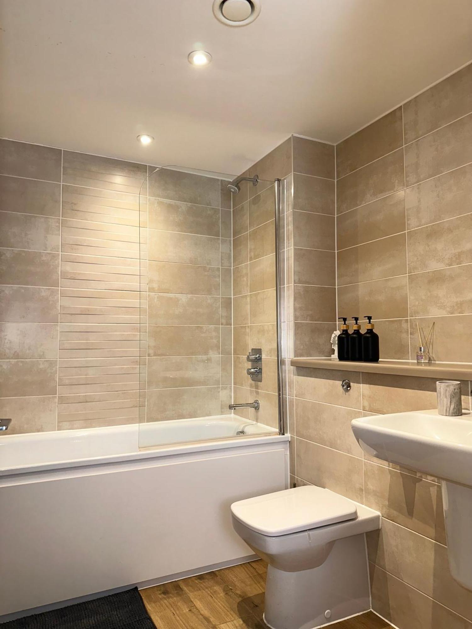 Luxury 2-Bed High-Rise In Manchester With Parking Exterior photo